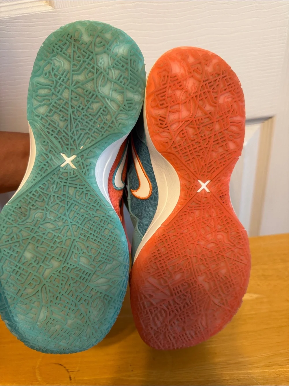 Women’s  Coral and Teal Nike AirZoom - Picture 6 of 6